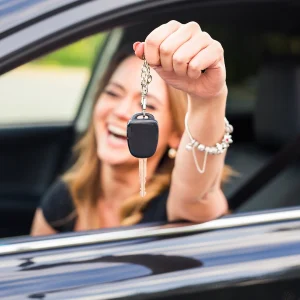 mostrando las llaves de mi nuevo auto